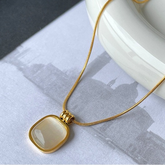 NEW💎18K Gold Plated Square Pendant Necklace*Dainty Necklace - Picture 2 of 7